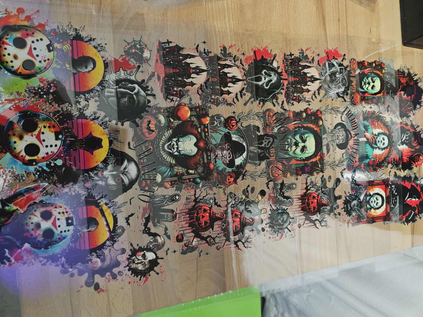 18 colored UVDTF decals and 18 DTF
